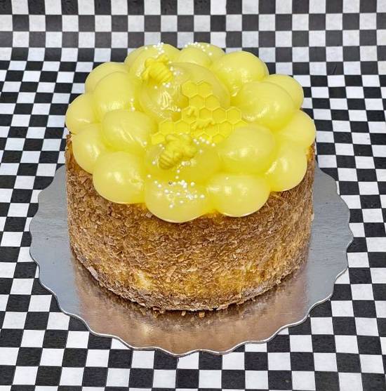 N.Y.Vanilla Cheesecake w/ Lemon Curd topping