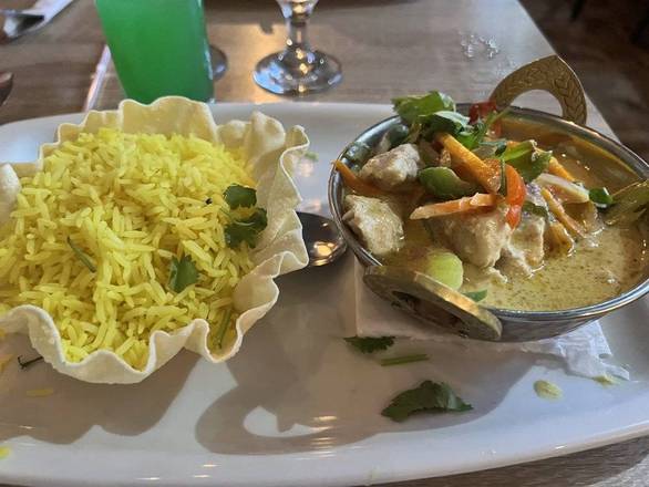 Thai Coconut Curry Chicken with rice &garlic naan
