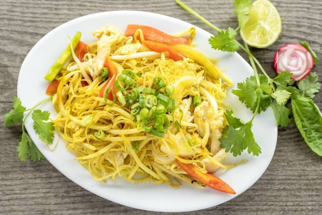 Nouilles Sautées à la Singapour avec Poulet et Crevettes / Singapore Style Sautéed Noodles with Chicken and Shrimp
