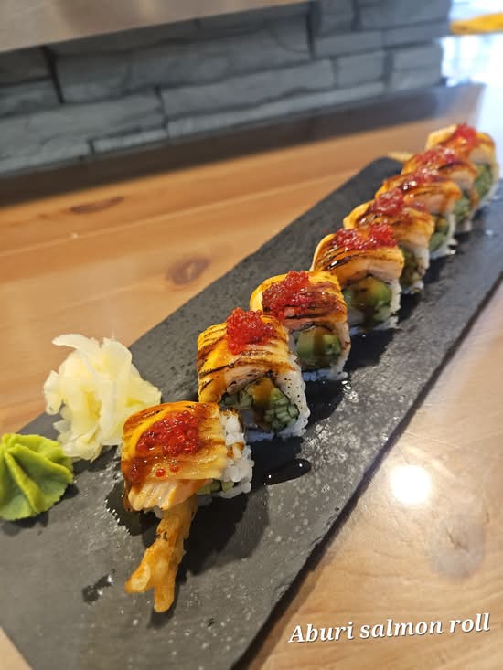 Aburi salmon roll