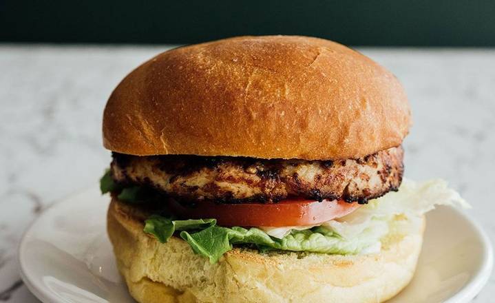 Hamburger au poulet grillé / Grilled Chicken Hamburger