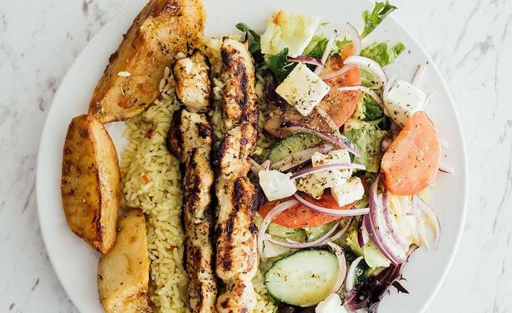 Assiette de souvlaki au poulet / Chicken Souvlaki Plate