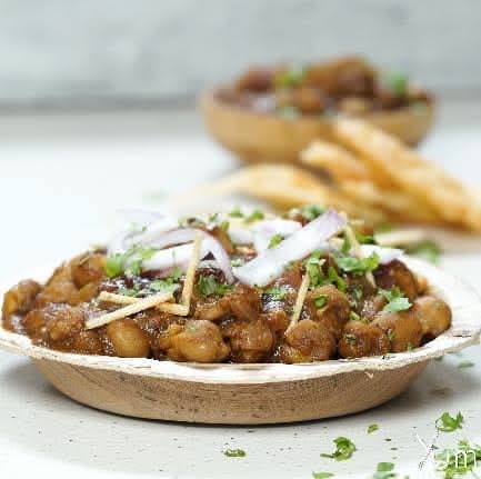 Bhija Kulcha(dipped kulcha in chickpea curry)