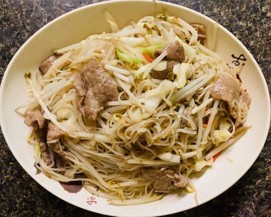 Stir Fried Beef Rice Noodle