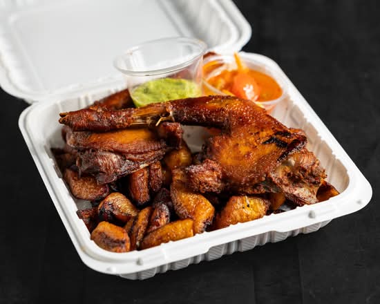 Poulets Braisés Avec Bananes Plantains (Aloko)