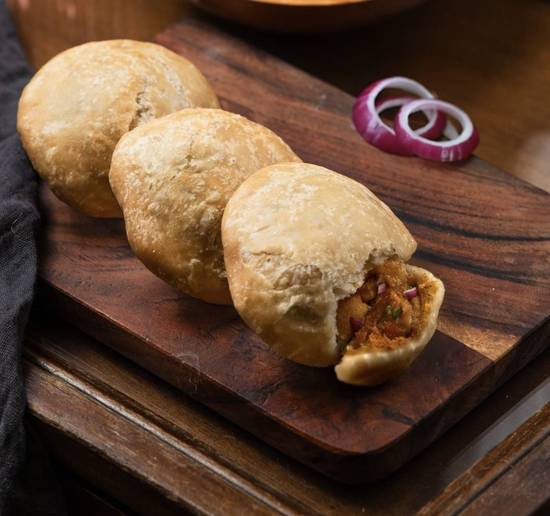 Aloo Pyaz Kachori (6 pieces)