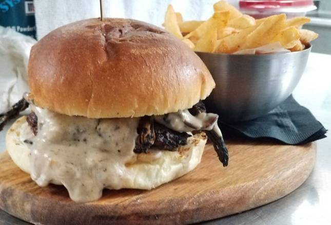 Mushroom Swiss Burger (7 oz)