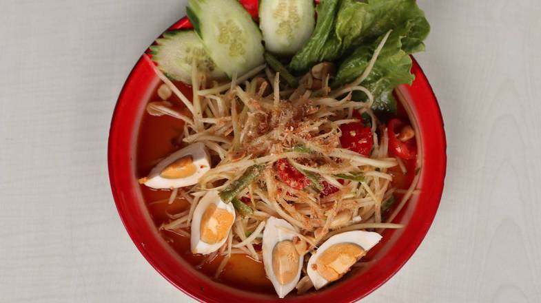 som tum with salted eggs