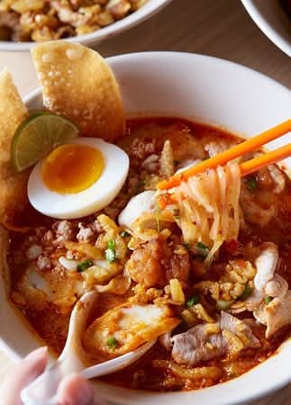 Tom yum with Rice noodle soup ก๋วยเตี๋ยวต้มยำเส้นเล็ก