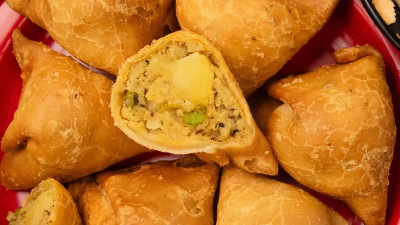 4pc Veg. Samosa w/ Tamarind Date Chutney