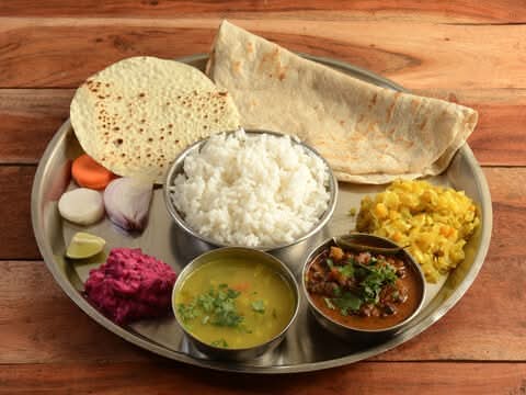 Veg Thali ( 3 Veg, Rice, Raita,bread and Dessert)