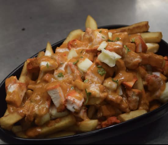 Butter chicken poutine