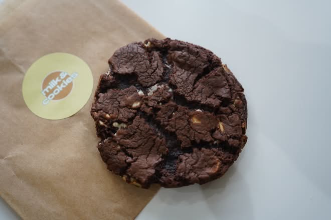 Dark Chocolate w Toffee Cookie