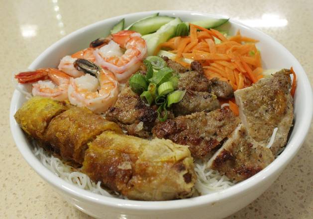 92. Grilled Shrimp , Grilled Chicken , Spring Roll with Vermicelli