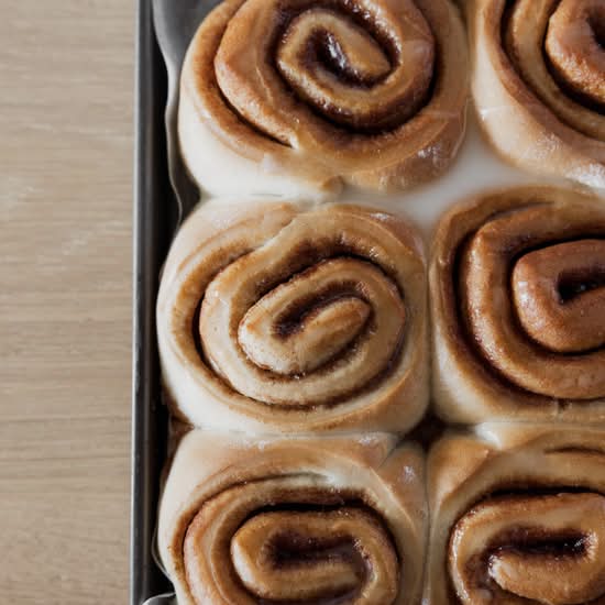 Glazed Cinnamon Rolls (4 pcs)