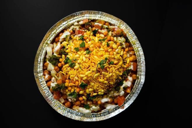 Tandoori Fried Chicken Samosa Chaat