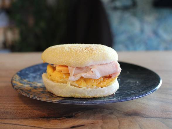 Ham & Cheddar Breakfast Sandwich
