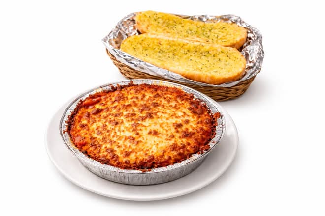 Lasagna with Garlic Bread