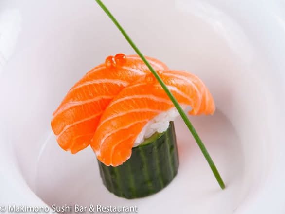 Salmon Sushi(2pcs)