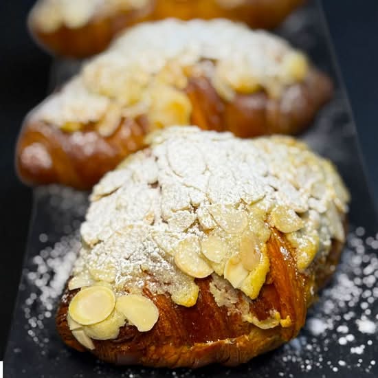 Croissant Almond - DB