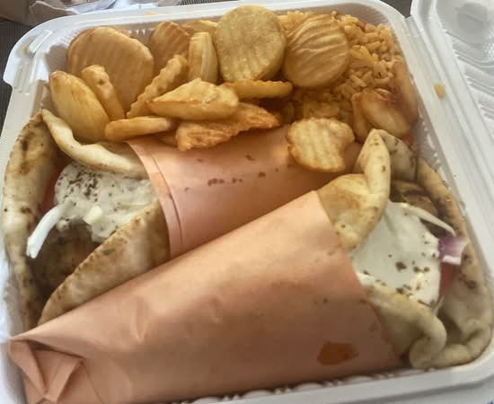 Assiette Pita Bâtonnet de Poulet / Chicken Stick Pita Plate / Assiette Pita Bâtonnet de Poulet / Chicken Stick Pita Plate