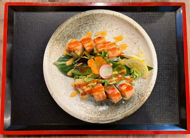 Salmon Lover Roll (8 pcs)