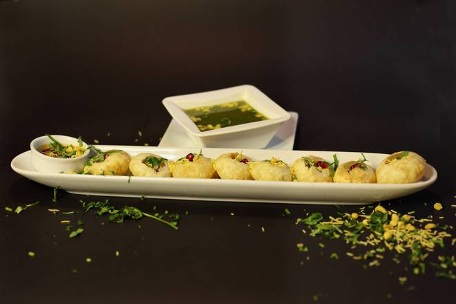 7. Golgappe (Pani Puri)