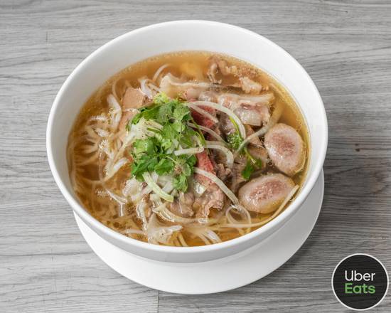 31. Special Beef Noodle Soup (Phở Đặc Biệt)