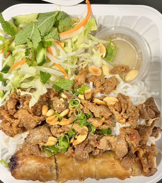 448. Bún Thịt Nướng, Chả Giò
