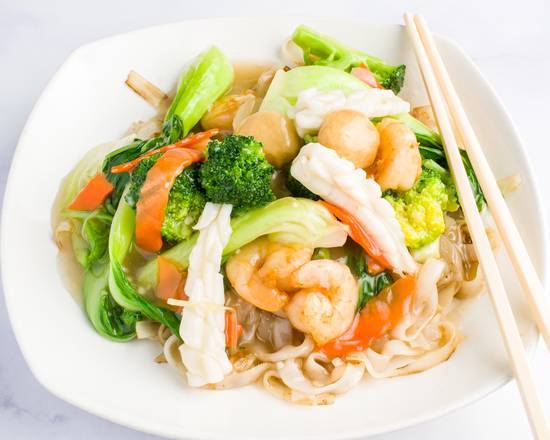 507. Hủ Tiếu Xào Đồ Biển Thâp Cẩm Áp Chảo