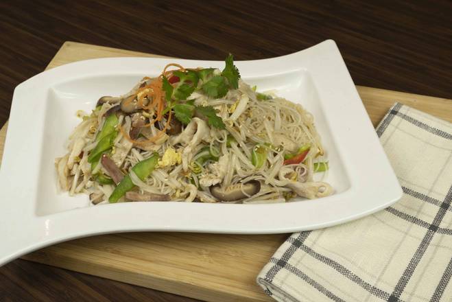 721. Chicken Vietnamese Sausage and BBQ Pork Fried Vermicelli with Fish Sauce 魚露三式炒米