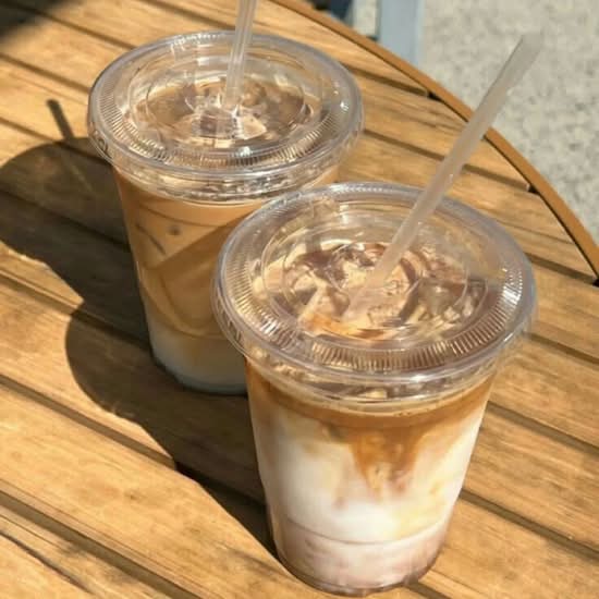 B4. Cà phê sữa (nóng hoặc đá)/ Coffee with condensed milk (hot or cold)