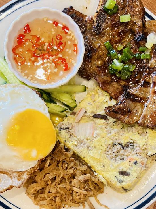 147. Cơm sườn – bì – chả – trứng ốp la/ Grilled Pork Chop, Shredded Pork Skin, Steamed Egg Meatloaf & Fried Egg with Rice