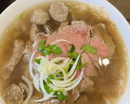 111. Phở nạm/ Brisket Pho- Size L