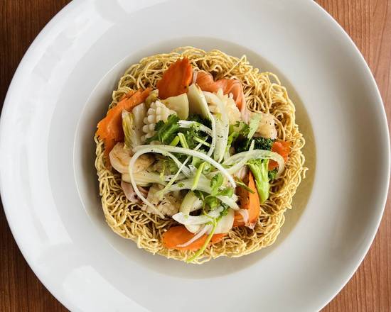 163. Mì xào gà, rau cải /  Stir-Fried Egg Noodles with Chicken and vegetables