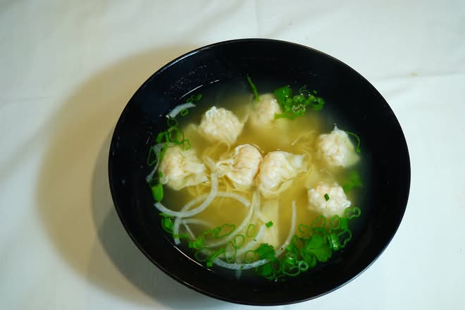 219-Soupe de nouilles aux wontons aux crevettes