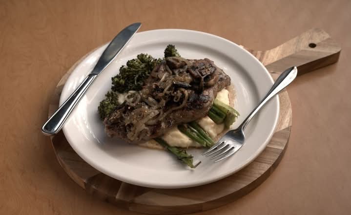 8 oz Steak Dinner