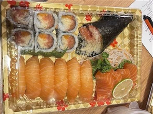 Q14 Salmon lover sushi set  17 pcs
