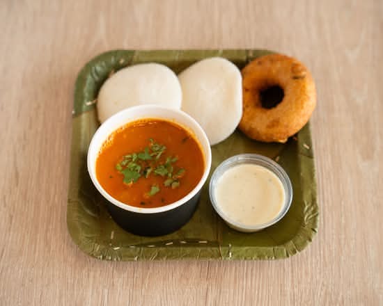 Idli Vada Sambhar (2 Idli and 1 Vada)