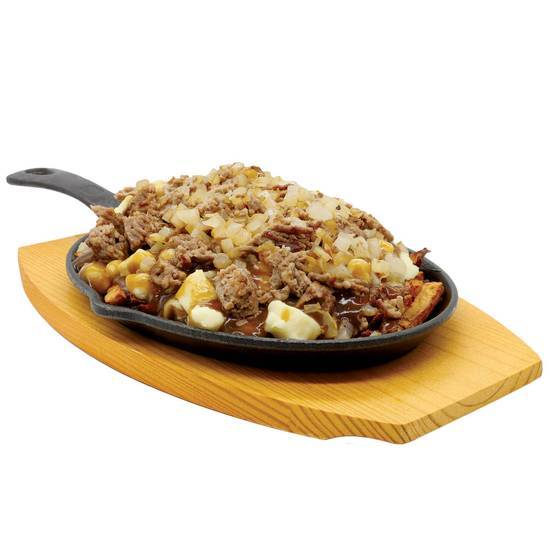Poutine Boeuf Haché et Oignons Frits / Ground Beef and Fried Onions Poutine / Poutine Boeuf Haché et Oignons Frits / Ground Beef and Fried Onions Poutine