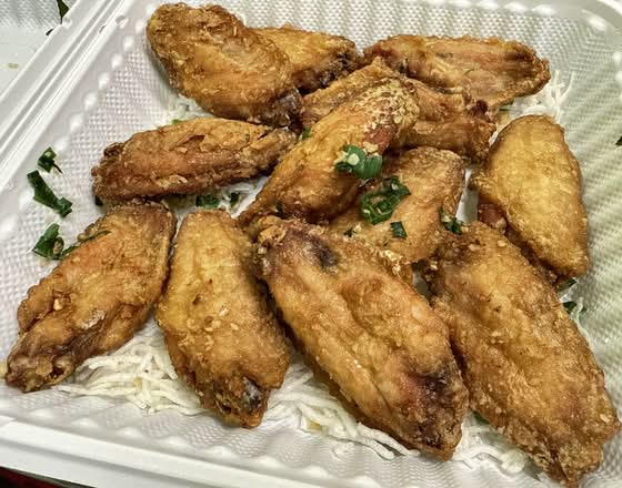 Crispy Chicken Wings with Garlic
