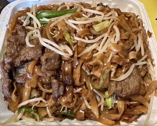 Beef Fried Rice Noodle with Age Soy Sauce