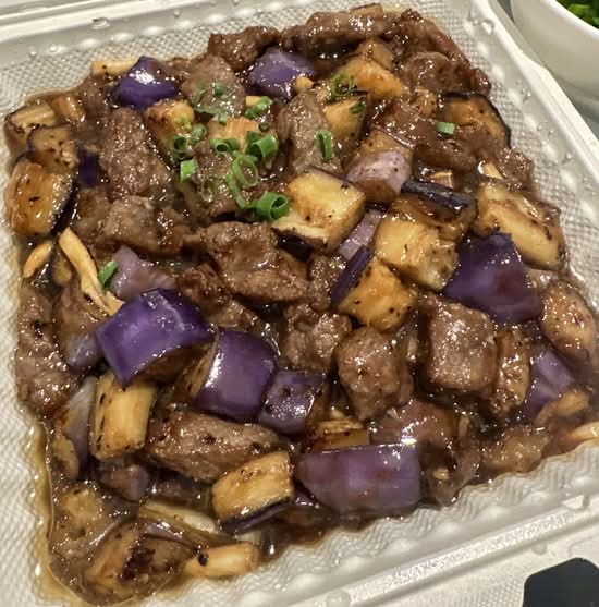 Black Pepper Beef Cubes with Eggplant