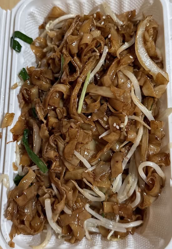 Stir-Fried Rice Noodle with Golden Soy Sauce