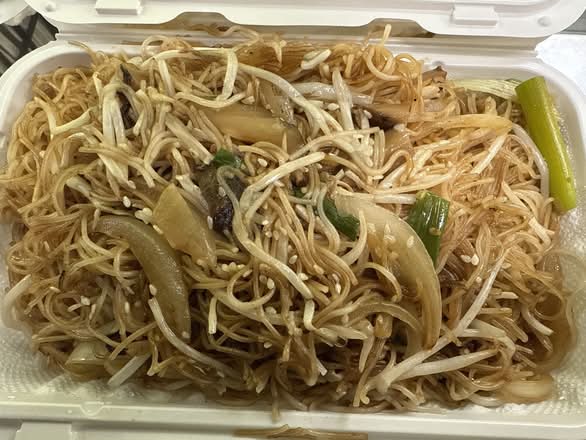 Stir-Fried Vermicelli with Mushroom & Bean Sprouts