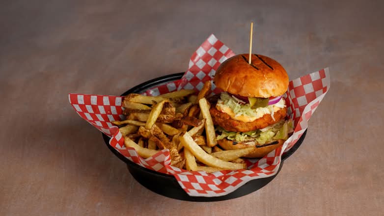 Burger Épicé au Poulet Croustillant / Spicy Crunchy Chicken Burger