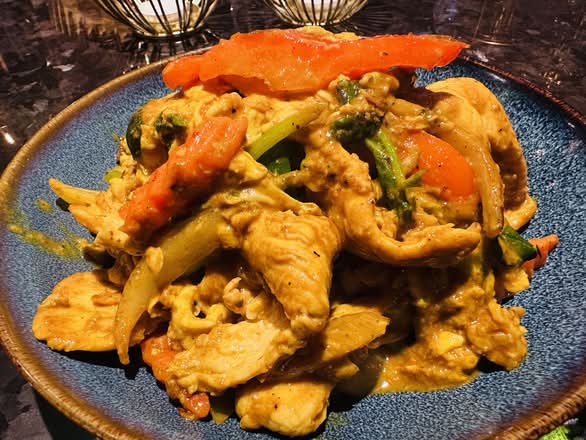 46. Pad Pong Karee Gai