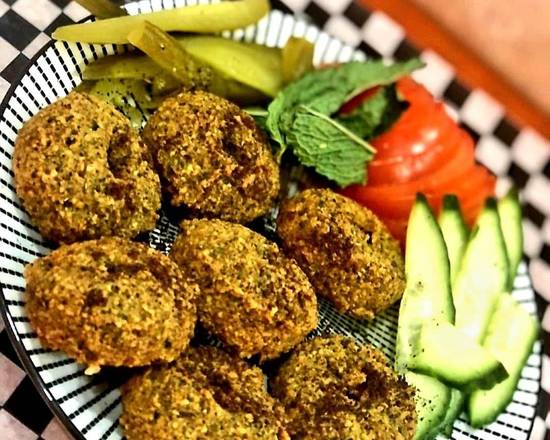 8 pieces falafel
