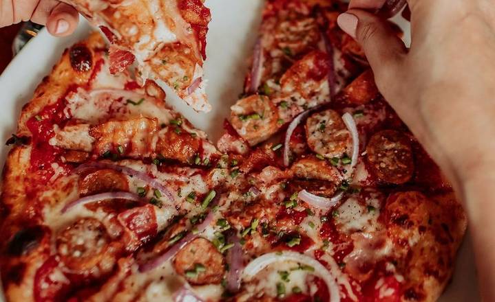 Pidzz bacon, saucisses & oignons / Bacon, Sausage & Onion Pidzz