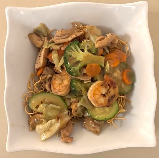Crispy Noodles with Chicken, Shrimps and Sautéed Vegetables / Nid D'amour Avec Poulet, Crevettes Et Légumes Sautés / Mi Xào Giòn